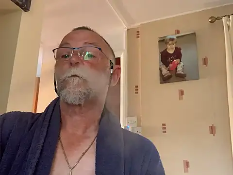 Snapshot of Moonraker64 chatting on 07/10/26, 05:56 Moonraker64 online show from 07/10/26, 05:56