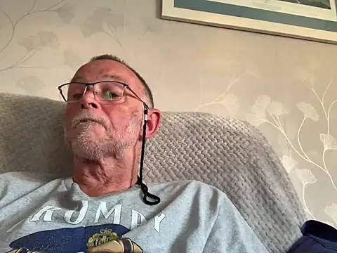 Snapshot of Moonraker64 chatting on 07/14/26, 07:30 Moonraker64 online show from 07/14/26, 07:30