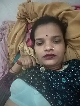 Snapshot of Student_garl_1 chatting on 06/19/26, 04:44 Student garl 1 online show from 06/19/26, 04:44
