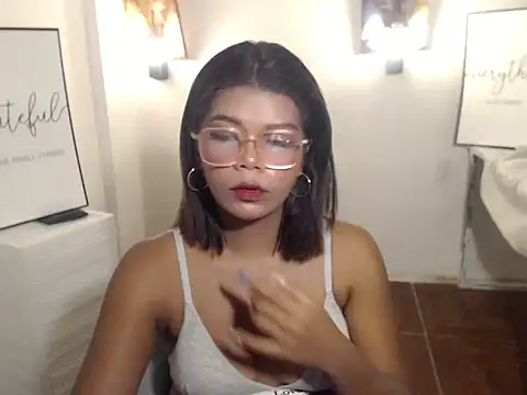 Snapshot of charlene_pretty chatting on 06/11/26, 07:23 charlene pretty online show from 06/11/26, 07:23