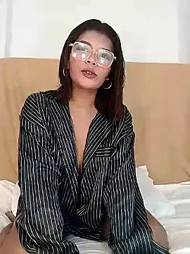 Snapshot of charlene_pretty chatting on 06/14/26, 05:09 charlene pretty online show from 06/14/26, 05:09