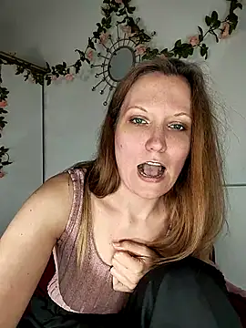 Snapshot of Candy_Cougar chatting on 05/07/26, 06:30 Candy Cougar online show from 05/07/26, 06:30