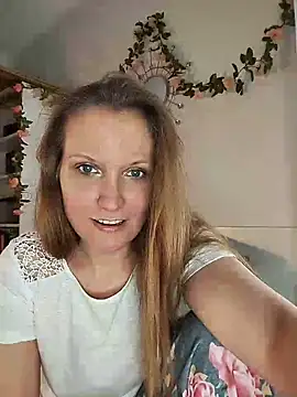Snapshot of Candy_Cougar chatting on 05/21/26, 08:54 Candy Cougar online show from 05/21/26, 08:54