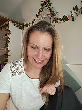 Snapshot of Candy_Cougar chatting on 05/22/26, 01:06 Candy Cougar online show from 05/22/26, 01:06