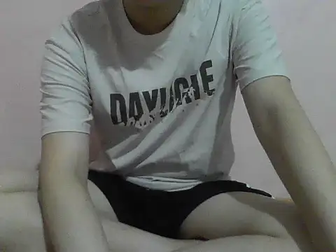 Snapshot of Zineyy chatting on 06/30/26, 04:08 Zineyy online show from 06/30/26, 04:08