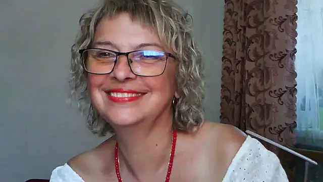 Snapshot of ElizabethGorden chatting on 06/29/26, 11:54 ElizabethGorden online show from 06/29/26, 11:54