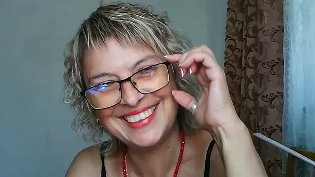 Snapshot of ElizabethGorden chatting on 07/26/26, 11:50 ElizabethGorden online show from 07/26/26, 11:50