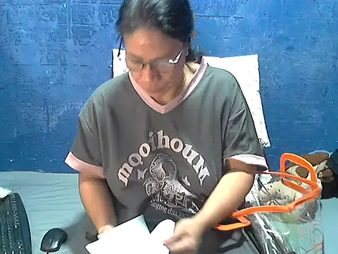 hotchilimom online show from 04/16/26, 12:11