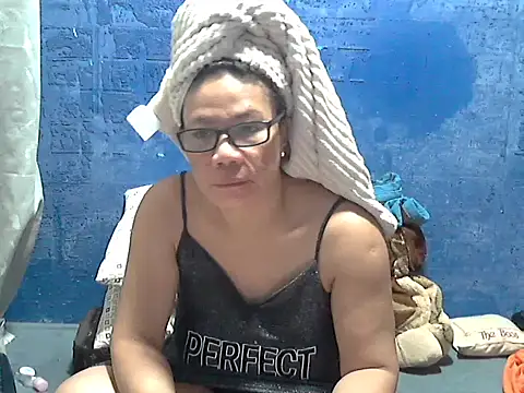 Snapshot of hotchilimom chatting on 06/27/26, 10:09 hotchilimom online show from 06/27/26, 10:09