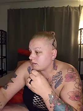 Lady Peggi online show from 05/05/26, 04:04