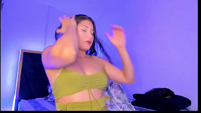 Snapshot of VioletaSanchez24 chatting on 06/19/26, 10:13 VioletaSanchez24 online show from 06/19/26, 10:13