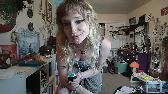 Snapshot of PixieLovely chatting on 07/03/26, 02:07 PixieLovely online show from 07/03/26, 02:07