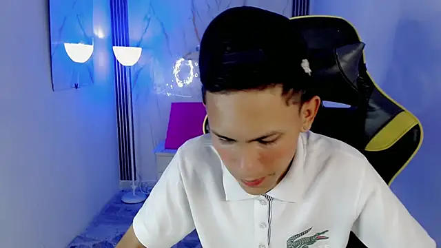 Snapshot of sombra_18 chatting on 07/03/26, 03:35 sombra 18 online show from 07/03/26, 03:35