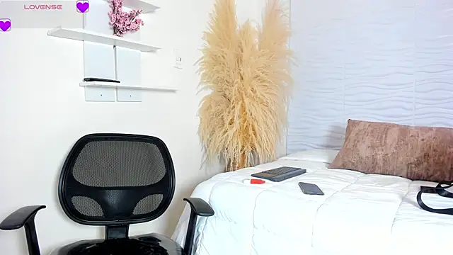 BritneyAndMaleth online show from 05/15/26, 10:17