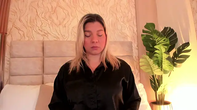GinaSalanne online show from 06/27/26, 12:22