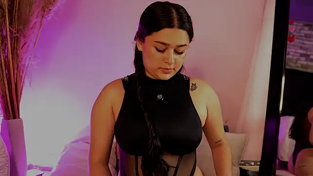 Snapshot of ariadna_milano_ chatting on 06/30/26, 01:01 ariadna milano online show from 06/30/26, 01:01