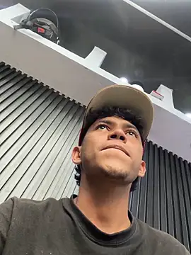 Snapshot of thecamilo chatting on 05/27/26, 07:33 thecamilo online show from 05/27/26, 07:33