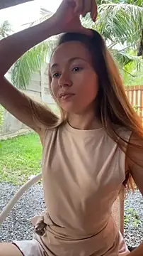Snapshot of Mini_girl_do_it_better chatting on 05/16/26, 02:19 Mini girl do it better online show from 05/16/26, 02:19