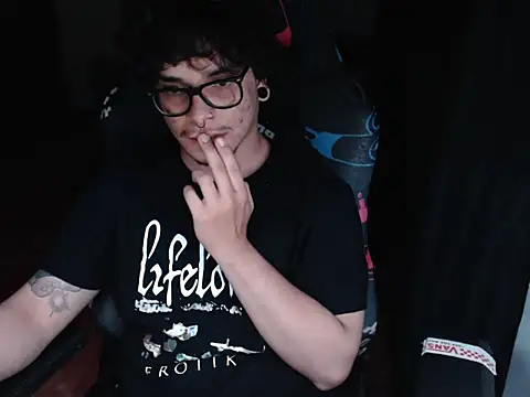 Snapshot of lilgothboy chatting on 05/26/26, 04:52 lilgothboy online show from 05/26/26, 04:52