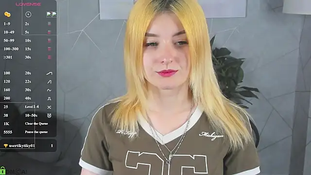 Snapshot of Diiana_Daviis chatting on 07/14/26, 01:52 Diiana Daviis online show from 07/14/26, 01:52