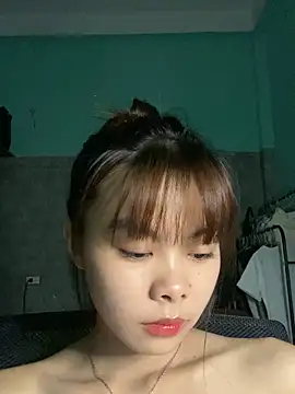Snapshot of Cry_sexy chatting on 05/23/26, 04:22 Cry sexy online show from 05/23/26, 04:22