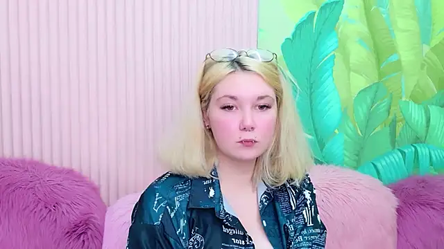 Cassey Well online show from 05/10/26, 04:12
