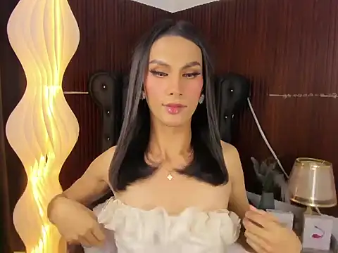 Estella Hilton online show from 06/13/26, 11:30