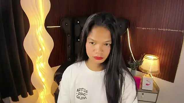 Snapshot of Naya_Hilton chatting on 05/30/26, 07:00 Naya Hilton online show from 05/30/26, 07:00