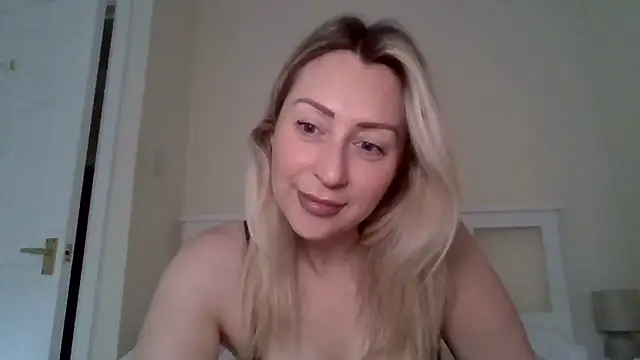 Snapshot of Babe_blond chatting on 07/06/26, 09:17 Babe blond online show from 07/06/26, 09:17