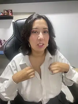 Snapshot of saramaSS chatting on 05/12/26, 03:58 saramaSS online show from 05/12/26, 03:58