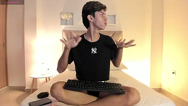 Baby noahtt online show from 06/02/26, 12:51