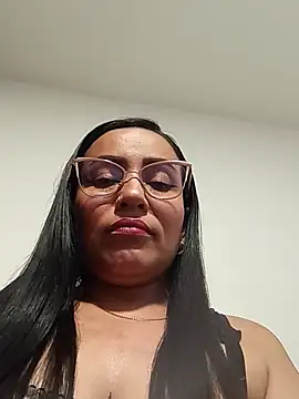 Snapshot of sallome_1 chatting on 05/14/26, 03:24 sallome 1 online show from 05/14/26, 03:24