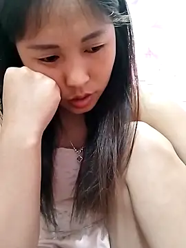 Snapshot of XULY2068 chatting on 05/16/26, 09:28 XULY2068 online show from 05/16/26, 09:28