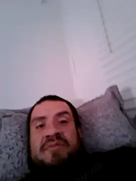 Snapshot of Almircorral2211 chatting on 06/14/26, 07:43 Almircorral2211 online show from 06/14/26, 07:43