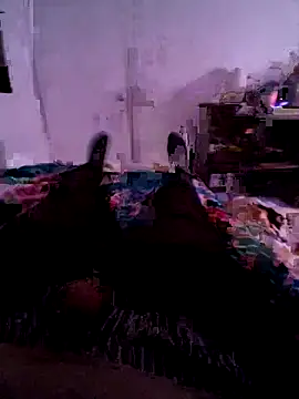 Snapshot of Almircorral2211 chatting on 06/18/26, 04:24 Almircorral2211 online show from 06/18/26, 04:24