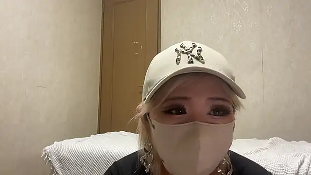 Snapshot of k_0404 chatting on 06/24/26, 01:54 k 0404 online show from 06/24/26, 01:54