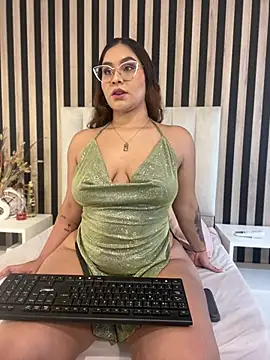 Snapshot of LiaDesire7 chatting on 07/08/26, 05:12 LiaDesire7 online show from 07/08/26, 05:12