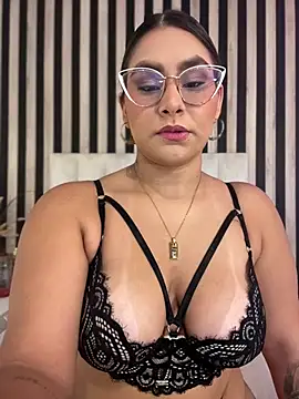 Snapshot of LiaDesire7 chatting on 07/10/26, 04:28 LiaDesire7 online show from 07/10/26, 04:28