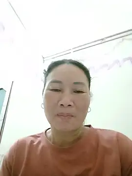 Snapshot of BlueGirlyeah chatting on 05/18/26, 01:35 BlueGirlyeah online show from 05/18/26, 01:35