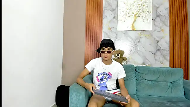 Snapshot of BOUL_GUYS chatting on 05/27/26, 01:35 BOUL GUYS online show from 05/27/26, 01:35
