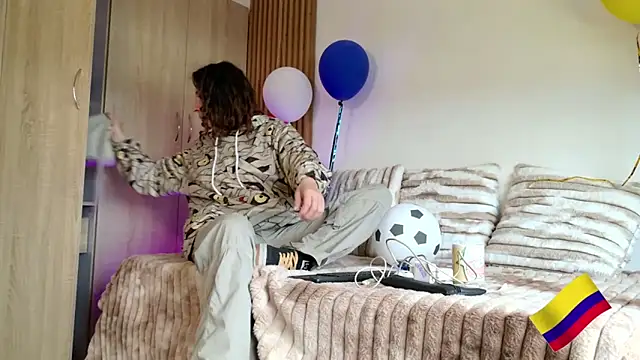 Snapshot of alissonandree chatting on 06/25/26, 05:39 alissonandree online show from 06/25/26, 05:39
