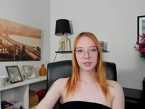 Snapshot of foxSonya chatting on 05/19/26, 05:47 foxSonya online show from 05/19/26, 05:47
