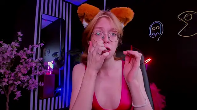 Snapshot of FoxxyyPolly chatting on 06/24/26, 05:39 FoxxyyPolly online show from 06/24/26, 05:39