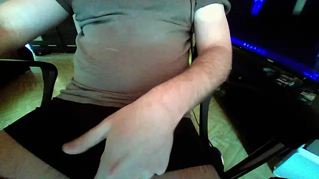 Snapshot of berlover1 chatting on 06/02/26, 05:42 berlover1 online show from 06/02/26, 05:42