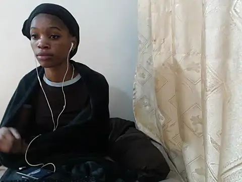 Snapshot of PetiteBarbie_05 chatting on 07/04/26, 04:57 PetiteBarbie 05 online show from 07/04/26, 04:57