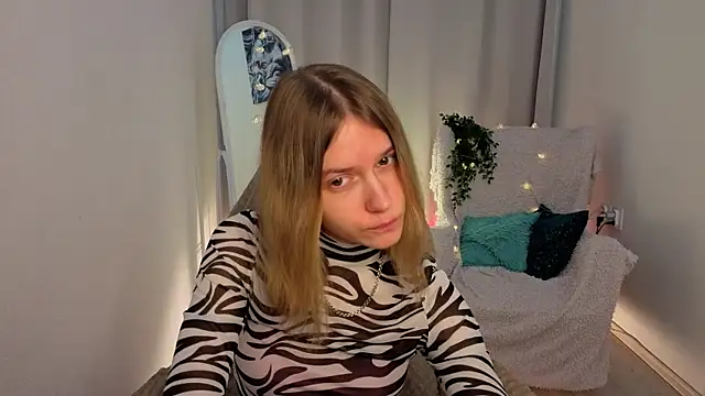 Snapshot of MilanaRayy chatting on 06/11/26, 05:05 MilanaRayy online show from 06/11/26, 05:05