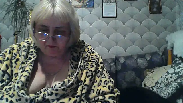 Snapshot of MarinaFarina53 chatting on 06/15/26, 08:55 MarinaFarina53 online show from 06/15/26, 08:55