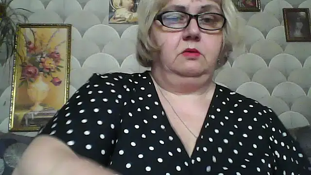 Snapshot of MarinaFarina53 chatting on 06/16/26, 12:19 MarinaFarina53 online show from 06/16/26, 12:19