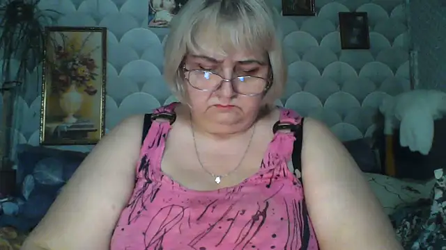 Snapshot of MarinaFarina53 chatting on 06/17/26, 05:21 MarinaFarina53 online show from 06/17/26, 05:21