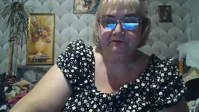 Snapshot of MarinaFarina53 chatting on 06/19/26, 07:28 MarinaFarina53 online show from 06/19/26, 07:28